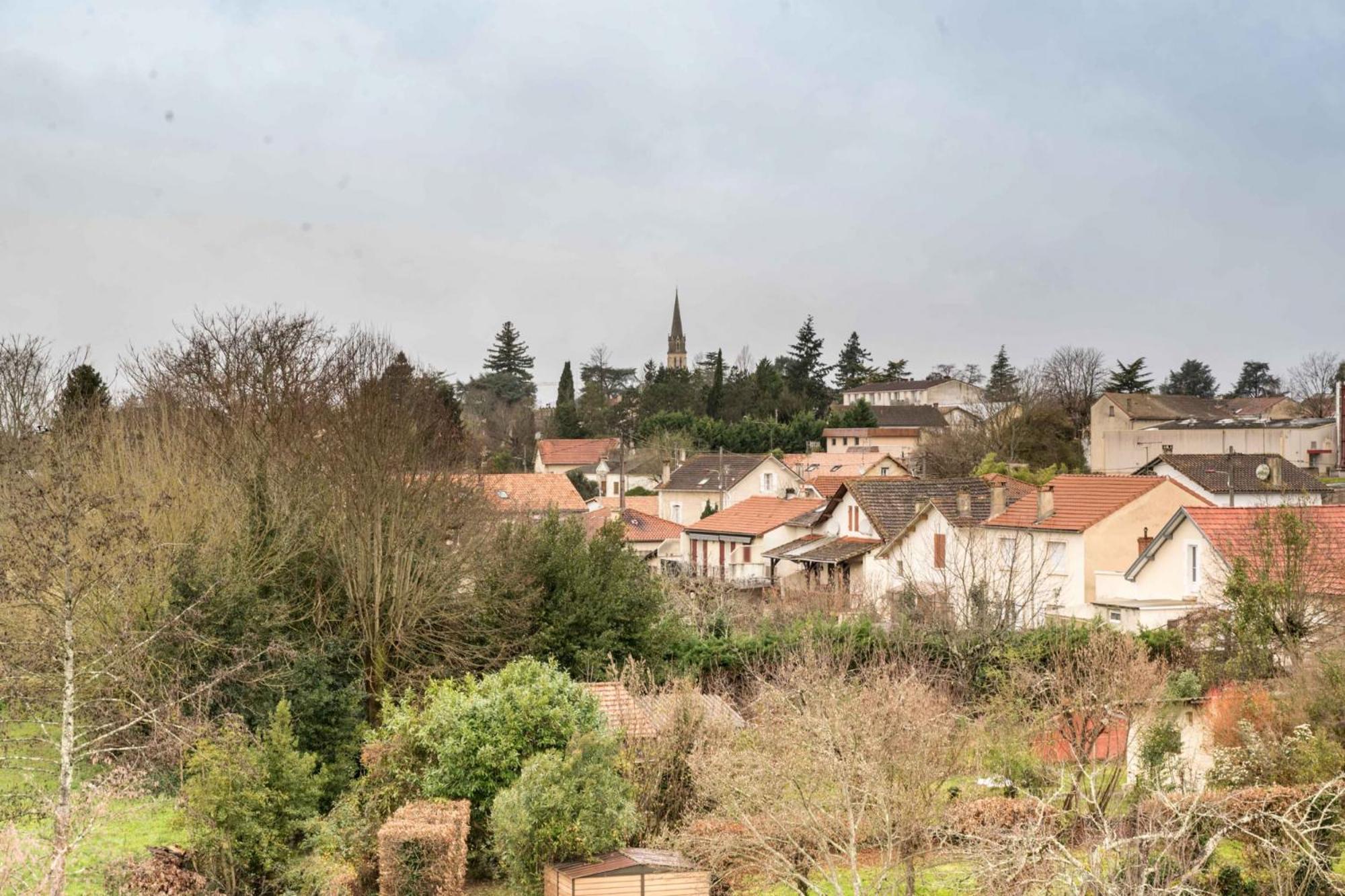 Le Ambroise - T3 Spacieux Et Calme Avec Parking Gratuit Bergerac Rum bild